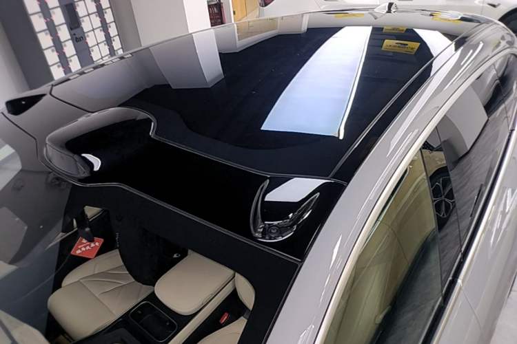 Used Nio ET5T 2025 75 kWh Touring Roof