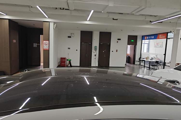 Used Nio ET5T 2025 75 kWh Touring Roof