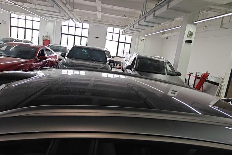 Used Nio ET5T 2025 75 kWh Touring Roof
