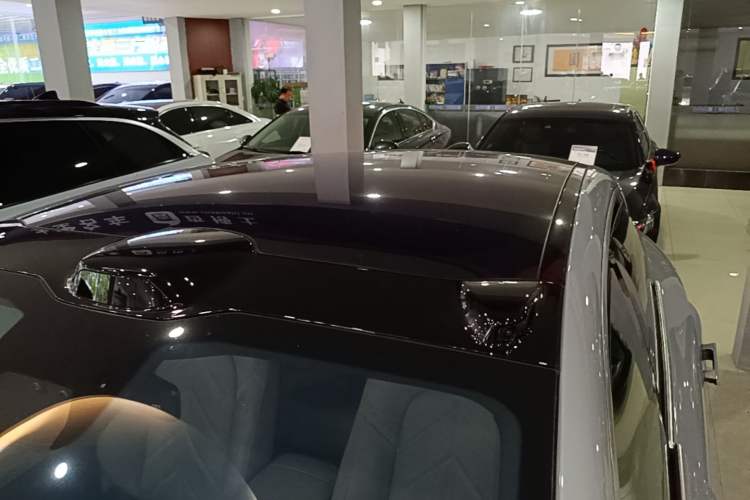 Used Nio ET5T 2025 75 kWh Touring Roof