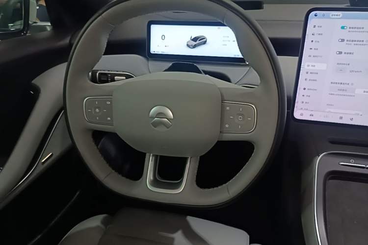 Used Nio ET5T 2025 75 kWh Touring Steering Wheel