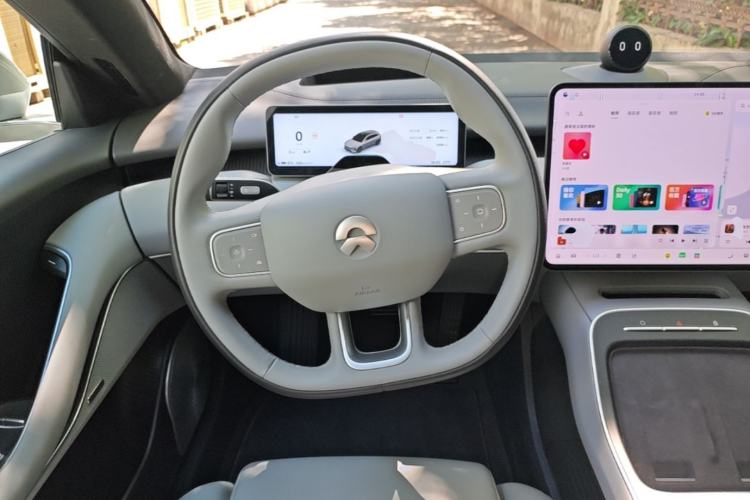 Used Nio ET5T 2025 75 kWh Touring Steering Wheel