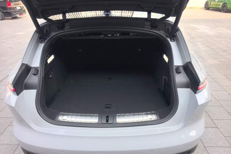 Used Nio ET5T 2025 75 kWh Touring Trunk