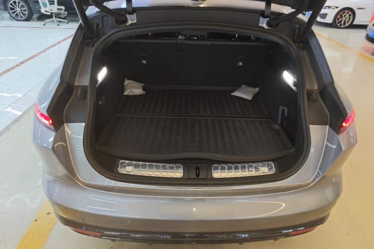 Used Nio ET5T 2025 75 kWh Touring Trunk