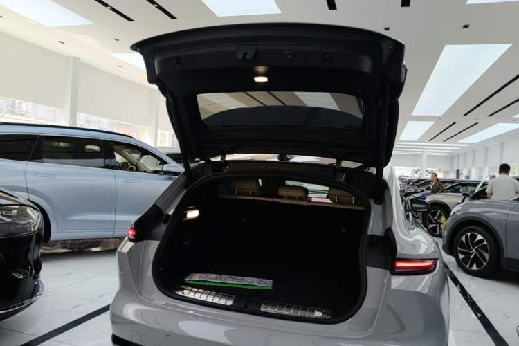 Used Nio ET5T 2025 75 kWh Touring Trunk