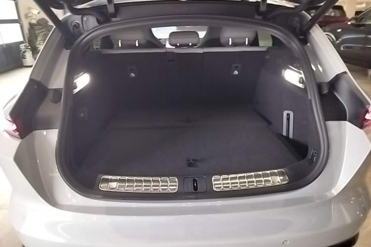 Used Nio ET5T 2025 75 kWh Touring Trunk