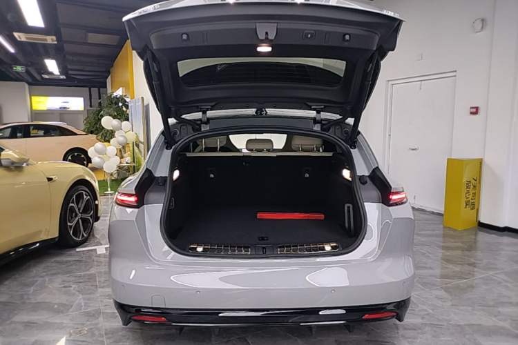 Used Nio ET5T 2025 75 kWh Touring Trunk