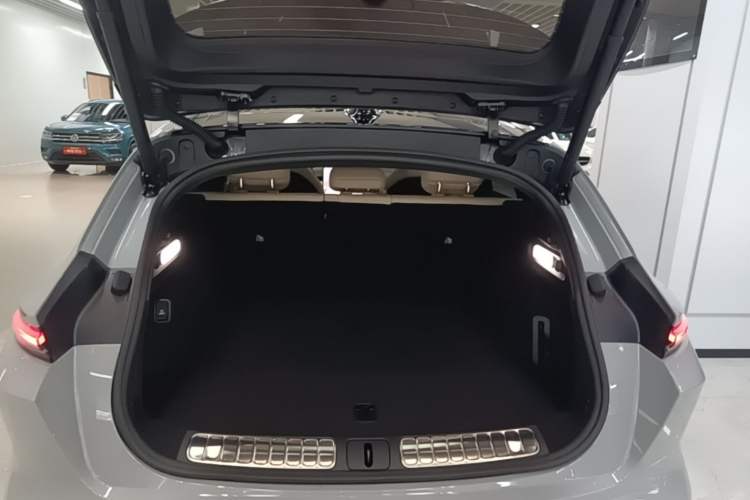 Used Nio ET5T 2025 75 kWh Touring Trunk