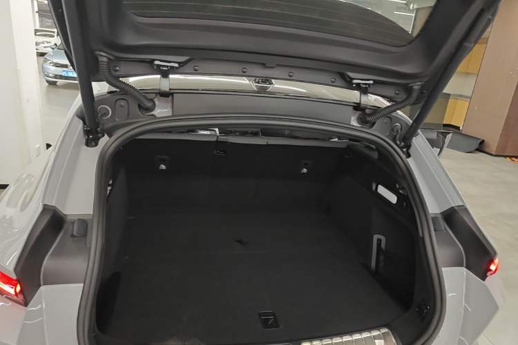Used Nio ET5T 2025 75 kWh Touring Trunk