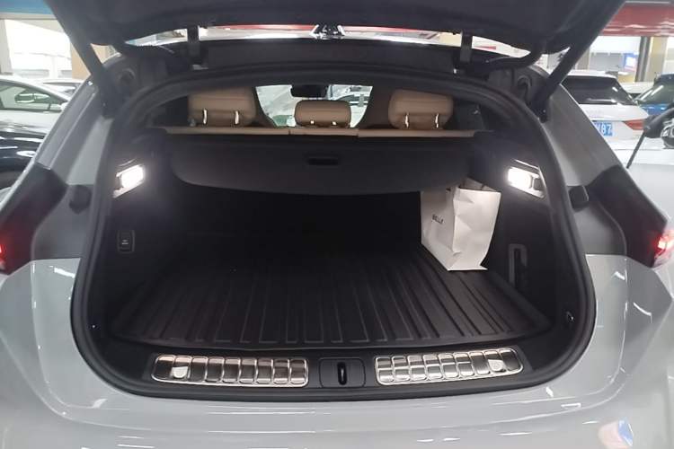 Used Nio ET5T 2025 Model Champion Commemorative Edition, 100kWh Touring Trunk