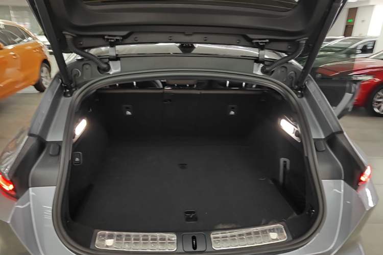 Used Nio ET5T 2025 75 kWh Touring Trunk