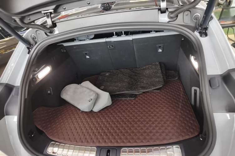Used Nio ET5T 2025 75 kWh Touring Trunk