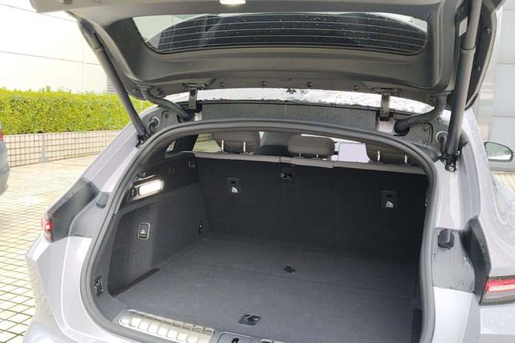 Used Nio ET5T 2025 75 kWh Touring Trunk
