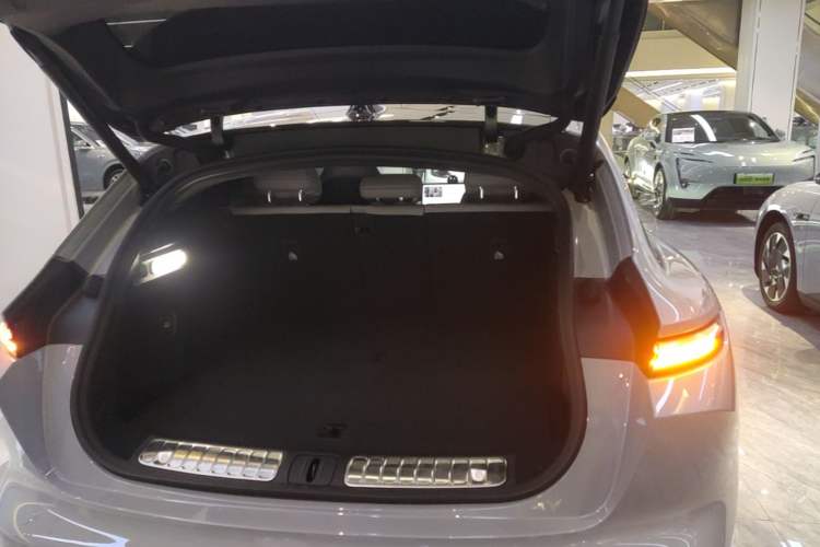 Used Nio ET5T 2025 75 kWh Touring Trunk