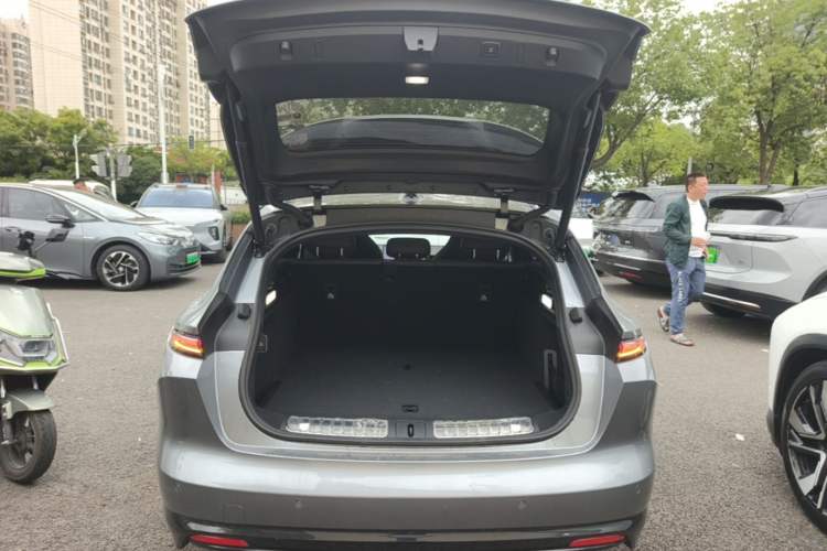 Used Nio ET5T 2025 75 kWh Touring Trunk