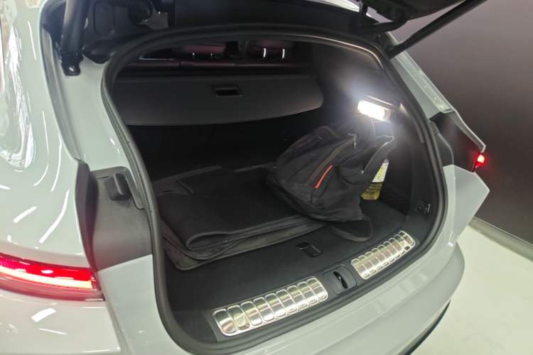 Used Nio ET5T 2025 75 kWh Touring Trunk