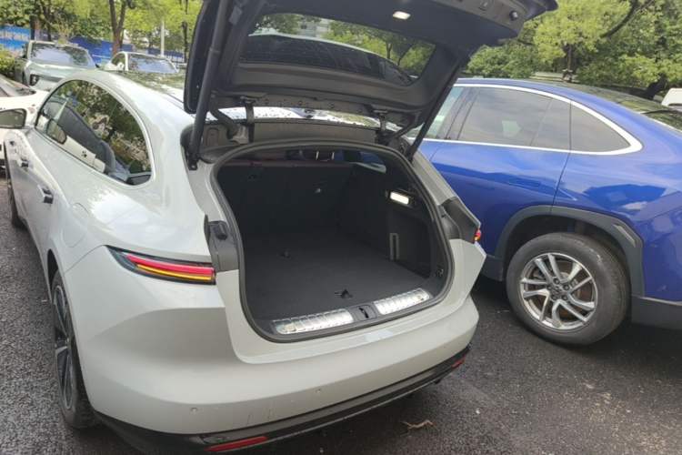 Used Nio ET5T 2025 75 kWh Touring Trunk