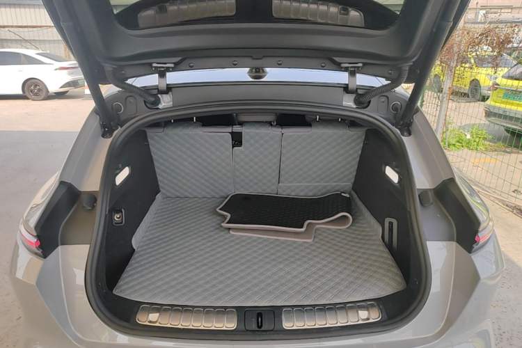 Used Nio ET5T 2025 75 kWh Touring Trunk