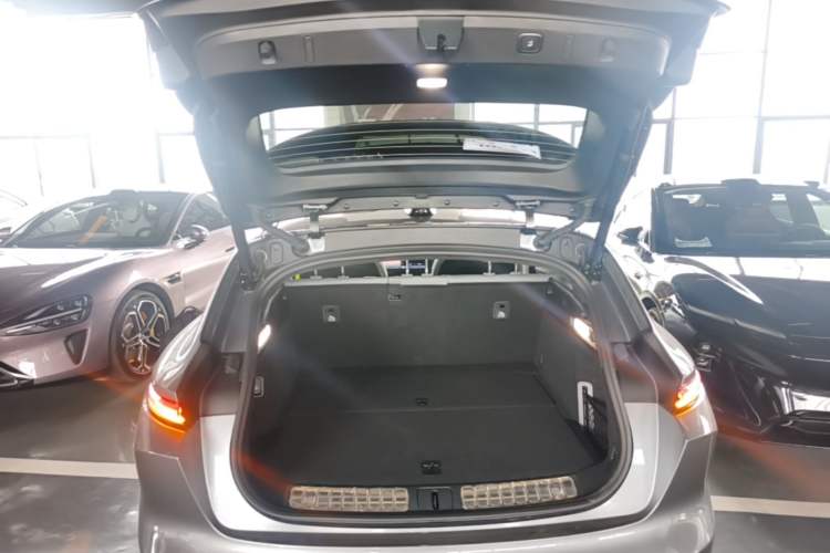 Used Nio ET5T 2025 Model Champion Commemorative Edition, 75kWh Touring Trunk