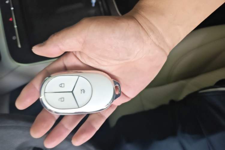 Used Nio ET5T 2025 75 kWh Touring Vehicle Key