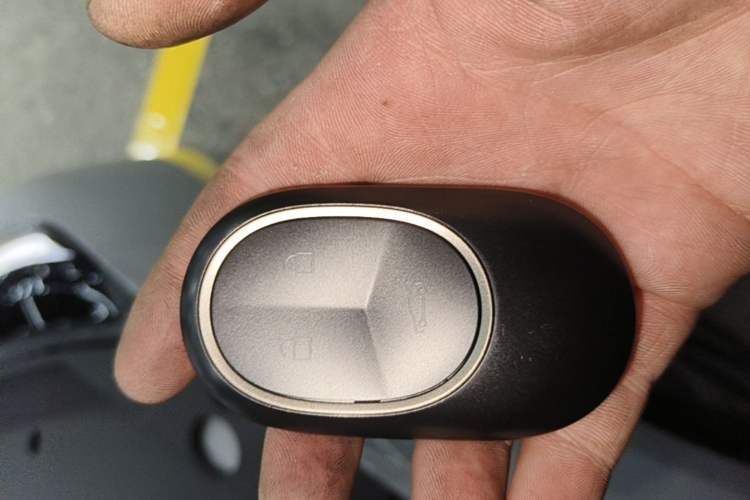 Used Nio ET5T 2025 75 kWh Touring Vehicle Key