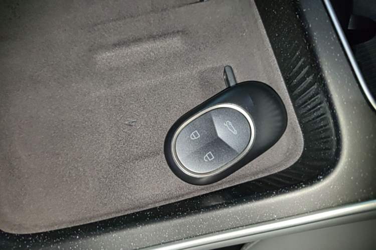Used Nio ET5T 2025 75 kWh Touring Vehicle Key