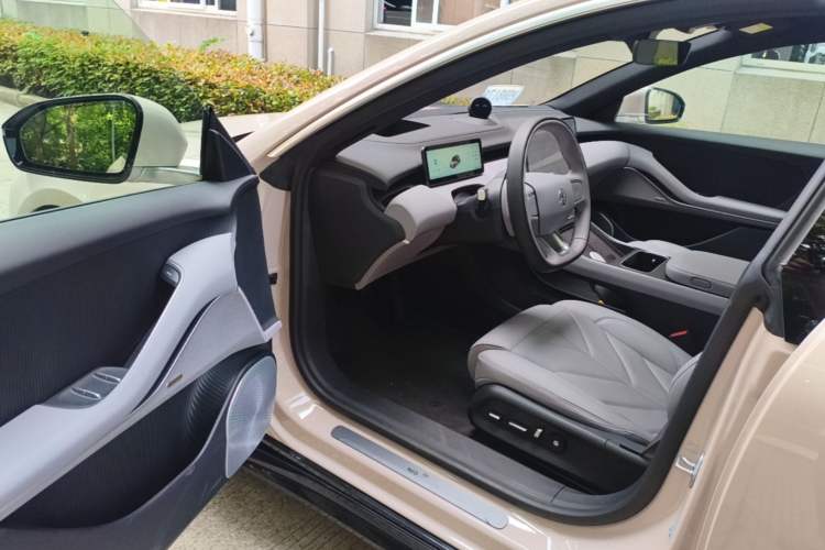 Used Nio ET5T 2025 75 kWh Touring Driver Seat