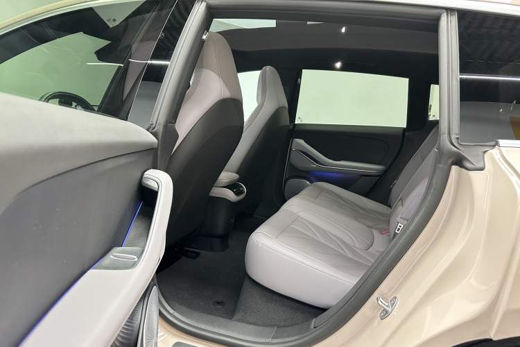 Used Nio ET5T 2025 75 kWh Touring Exterior 12