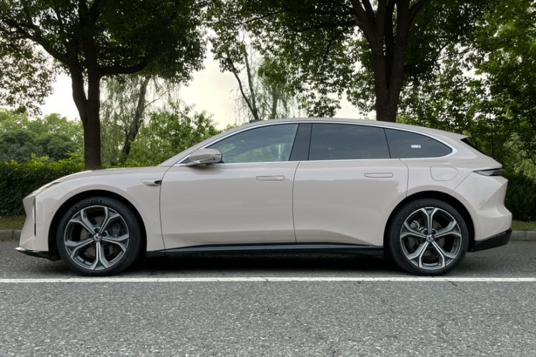 Used Nio ET5T 2025 75 kWh Touring Exterior 2