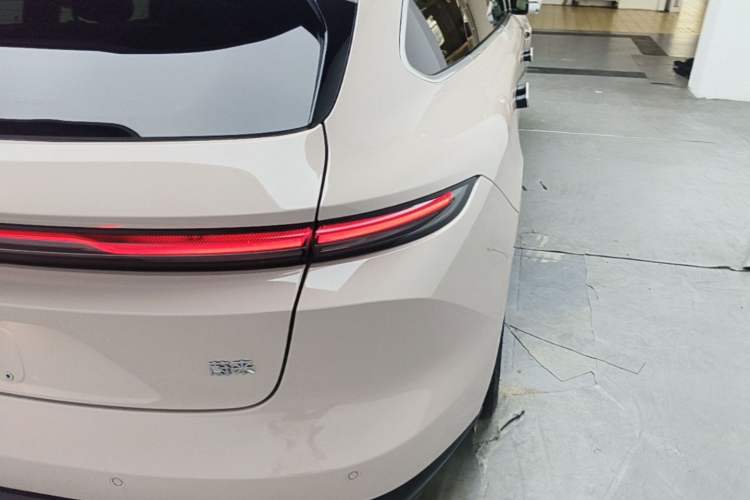 Used Nio ET5T 2025 75 kWh Touring Exterior 3