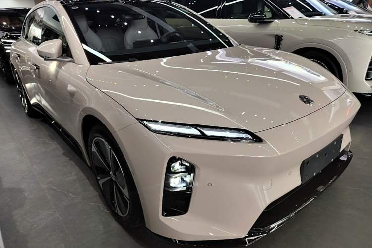Used Nio ET5T 2025 75 kWh Touring Front Right 45 Deg