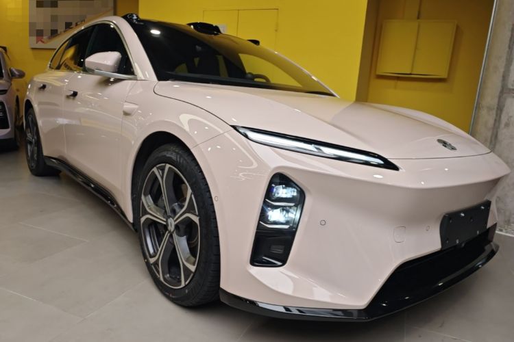 Used Nio ET5T 2025 75 kWh Touring Front Right 45 Deg