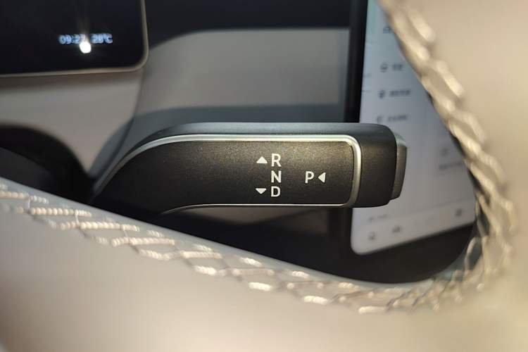 Used Nio ET5T 2025 75 kWh Touring Gear Lever