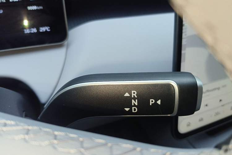 Used Nio ET5T 2025 75 kWh Touring Gear Lever