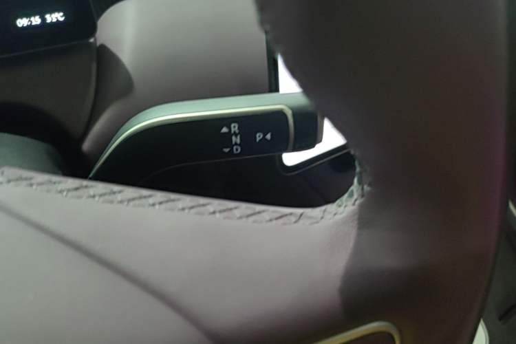 Used Nio ET5T 2025 75 kWh Touring Gear Lever