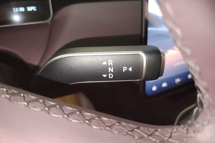 Used Nio ET5T 2025 75 kWh Touring Gear Lever