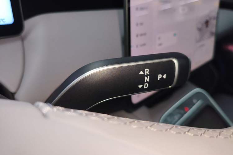 Used Nio ET5T 2025 75 kWh Touring Gear Lever