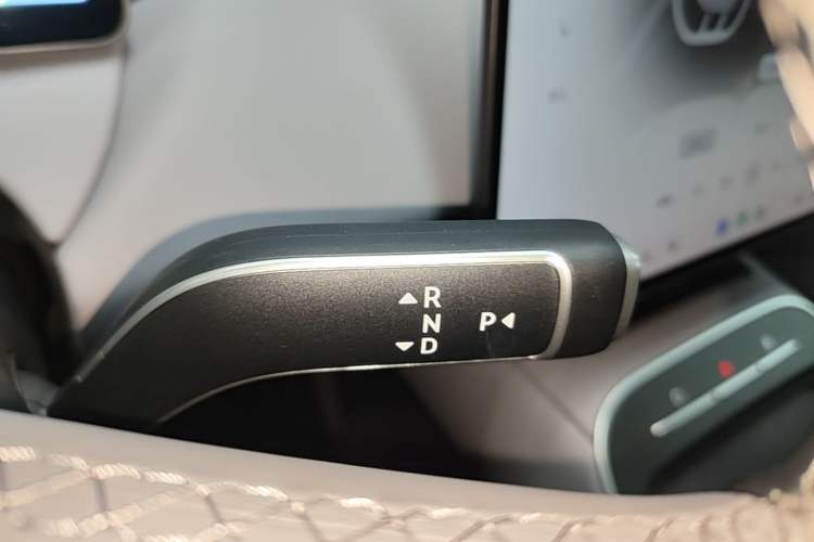 Used Nio ET5T 2025 75 kWh Touring Gear Lever