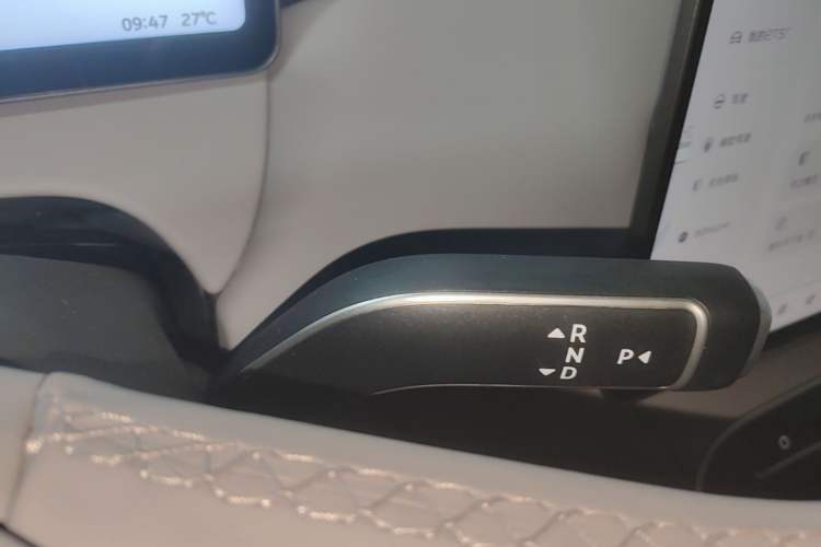 Used Nio ET5T 2025 75 kWh Touring Gear Lever