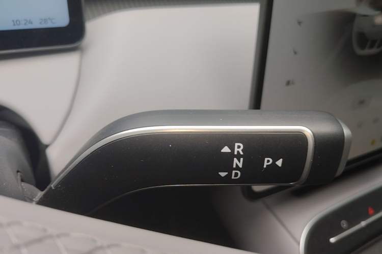 Used Nio ET5T 2025 75 kWh Touring Gear Lever