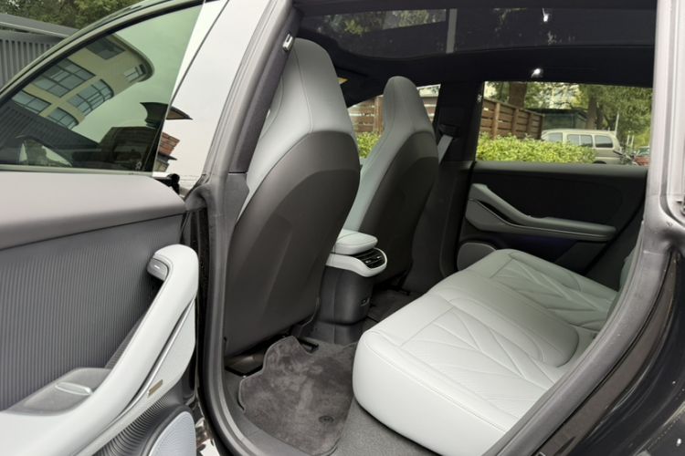 Used Nio ET5T 2025 75 kWh Touring Interior 4