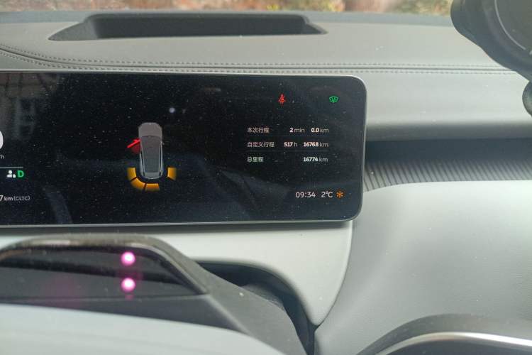 Used Nio ET5T 2025 75 kWh Touring Odometer Close Up