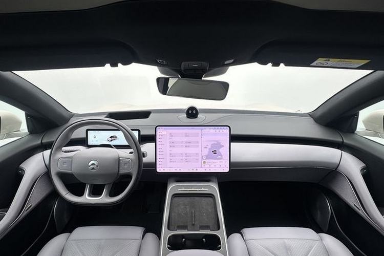 Used Nio ET5T 2025 75 kWh Touring Interior 3