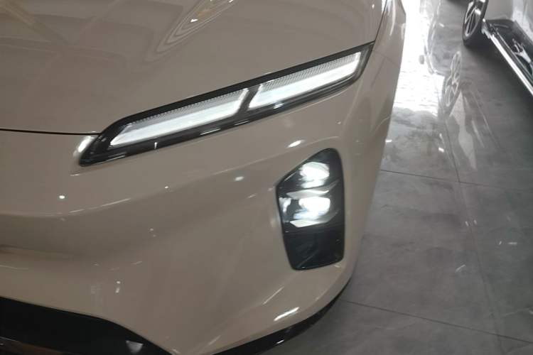 Used Nio ET5T 2025 75 kWh Touring Left Front Headlight