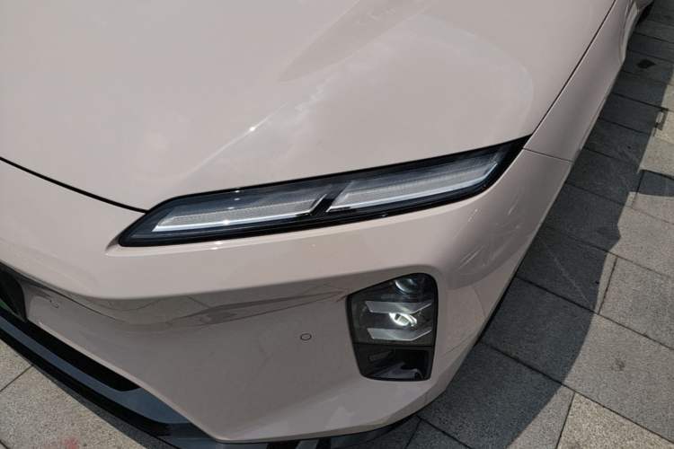 Used Nio ET5T 2025 75 kWh Touring Left Front Headlight