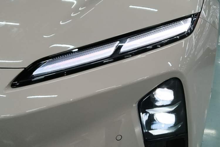 Used Nio ET5T 2025 75 kWh Touring Left Front Headlight