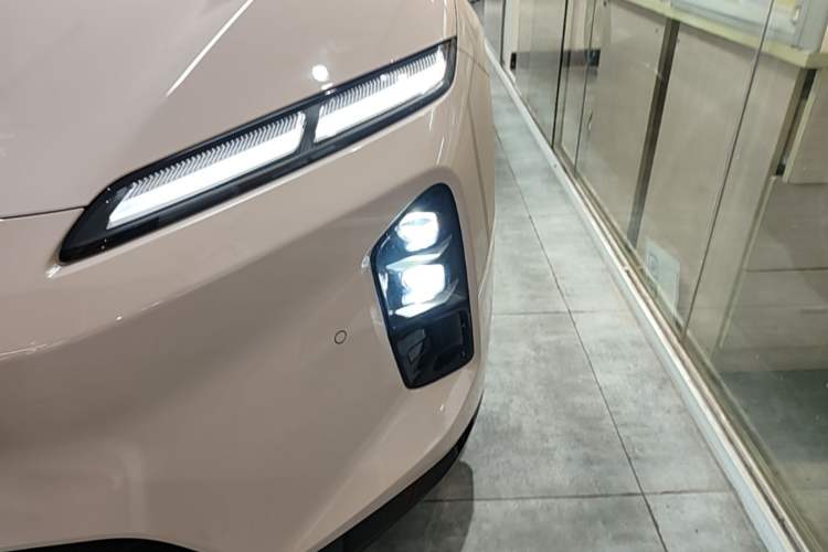Used Nio ET5T 2025 75 kWh Touring Left Front Headlight