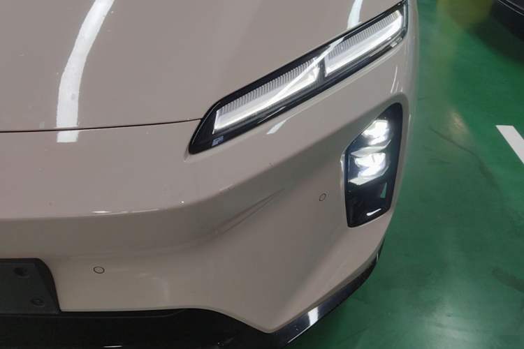 Used Nio ET5T 2025 75 kWh Touring Left Front Headlight