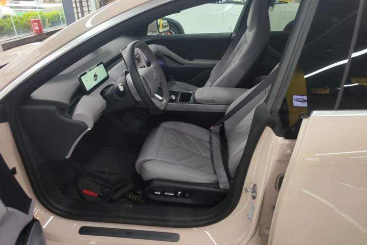 Used Nio ET5T 2025 75 kWh Touring Left Front Seat