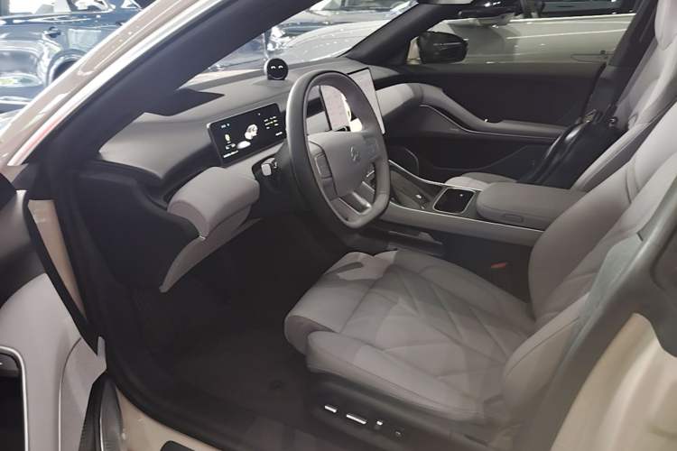 Used Nio ET5T 2025 75 kWh Touring Left Front Seat